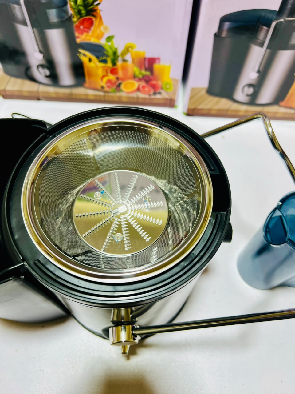 Silver Crest Fruit Juicer With Two Speed Settings