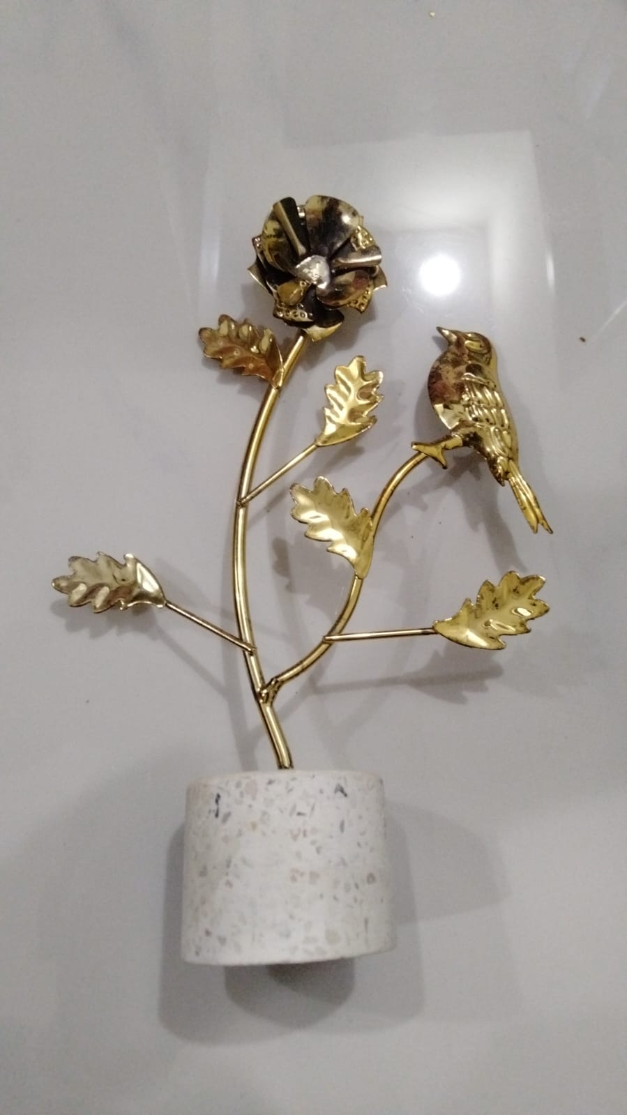 Decorative Showpiece KD-8213 – Elegant Home & Office Decoration